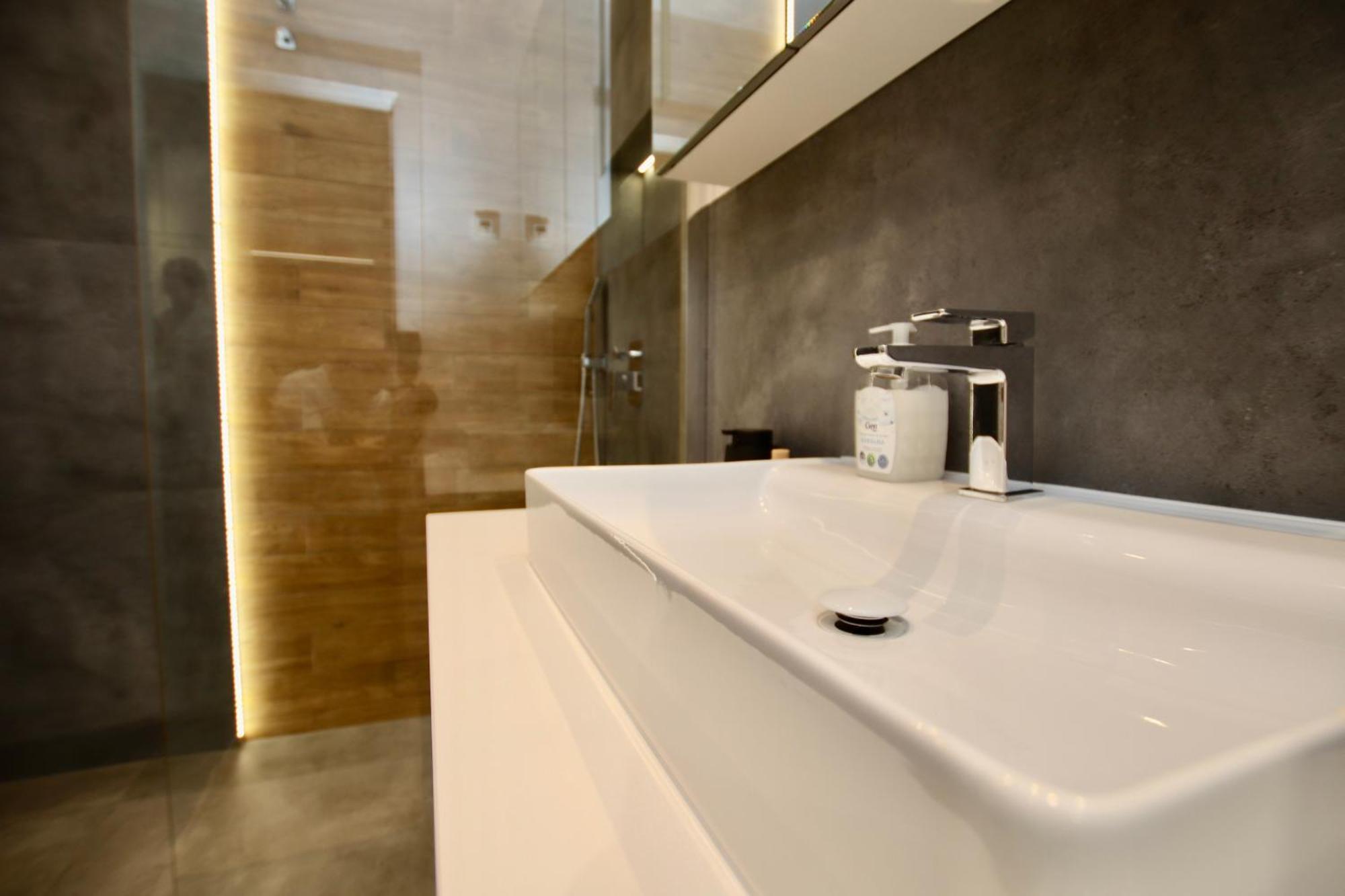 Luxury 2-Room Apartment In Praga-Polnoc Port Praski Варшава Экстерьер фото